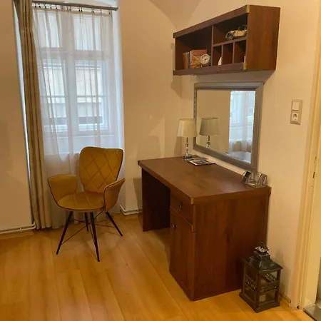 Downtown Romantic * İstolni Belgrad